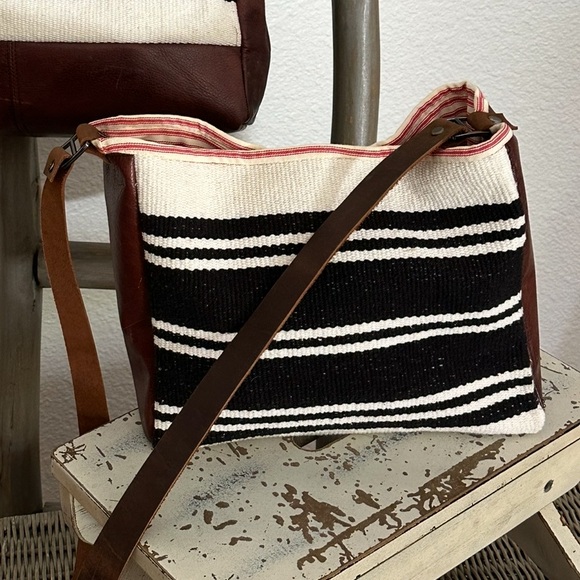Striped Black and White Shoulder Bag - Picture 4 of 4